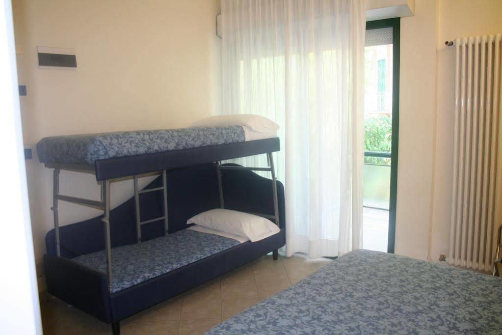 Hotel Saint Tropez ริชชิโอเน ภายนอก รูปภาพ