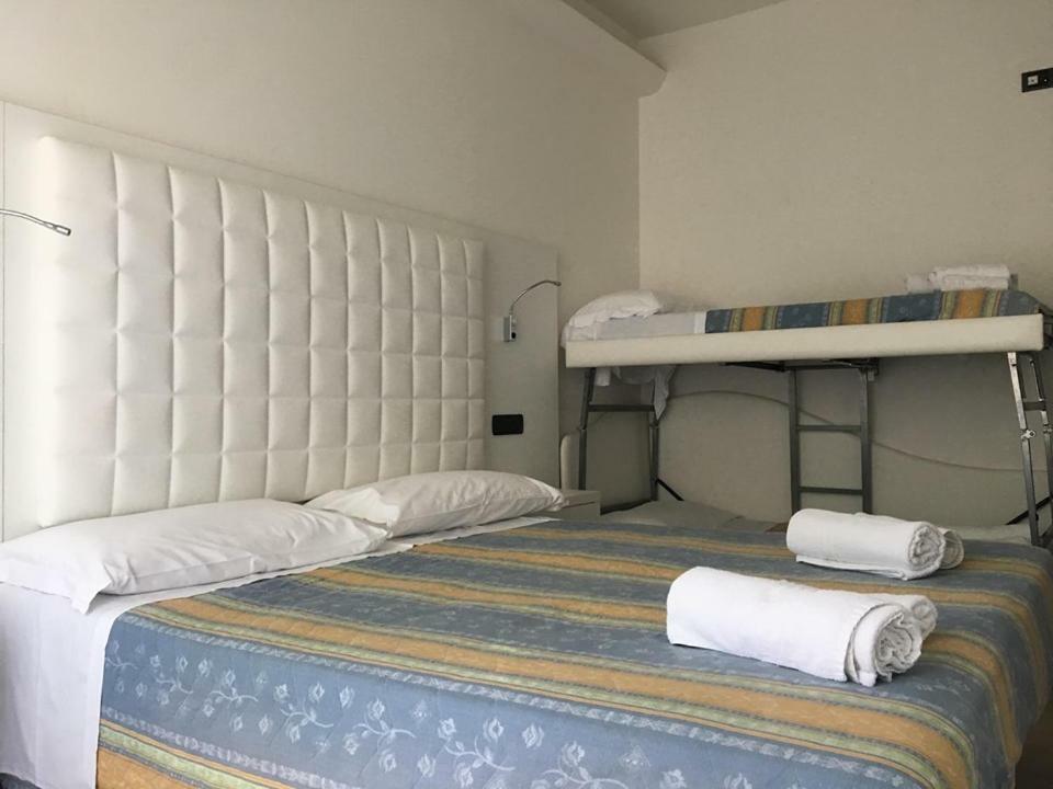 Hotel Saint Tropez ริชชิโอเน ภายนอก รูปภาพ